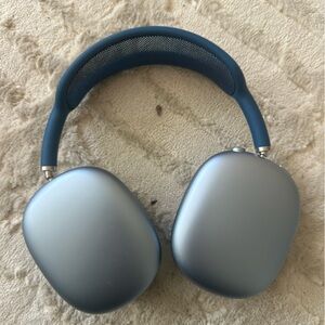 AirPods Max in Sky Blue